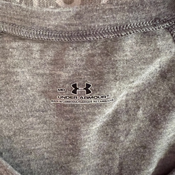Grey breathable Under Armour running shirt - Size M - Picture 3 of 3